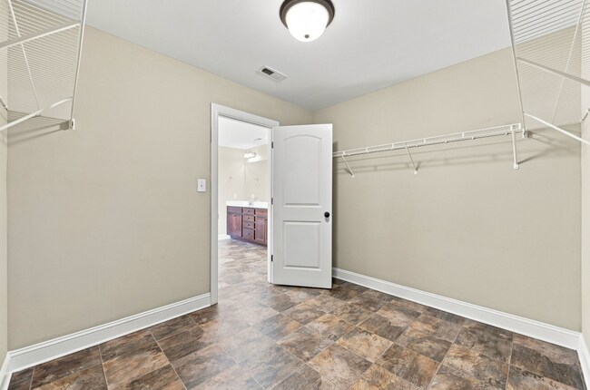 Building Photo - 208 Misty Cove Ct