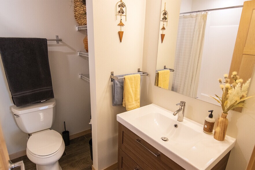 Building Photo - 3008 Gillette St