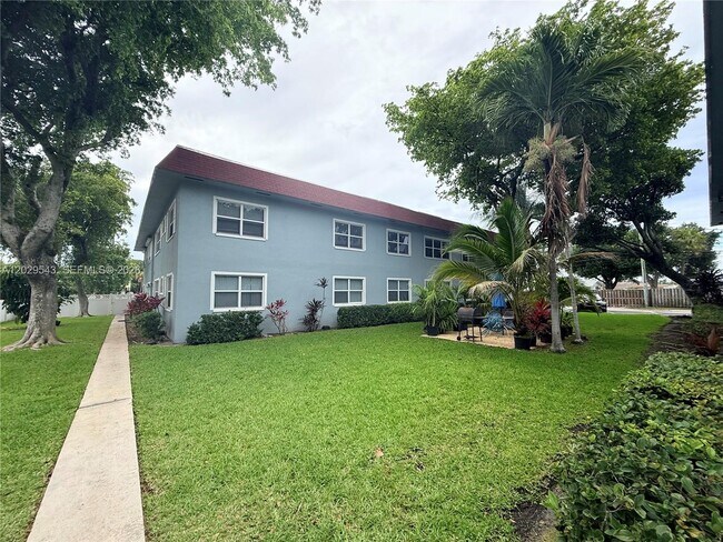 Building Photo - 260 S Cypress Rd