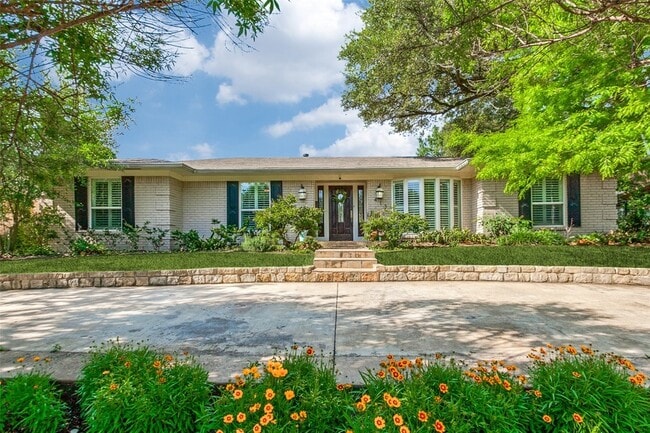 Primary Photo - 413 Canyon Creek Dr