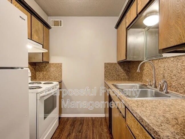 Building Photo - 516 N Ponca Ave