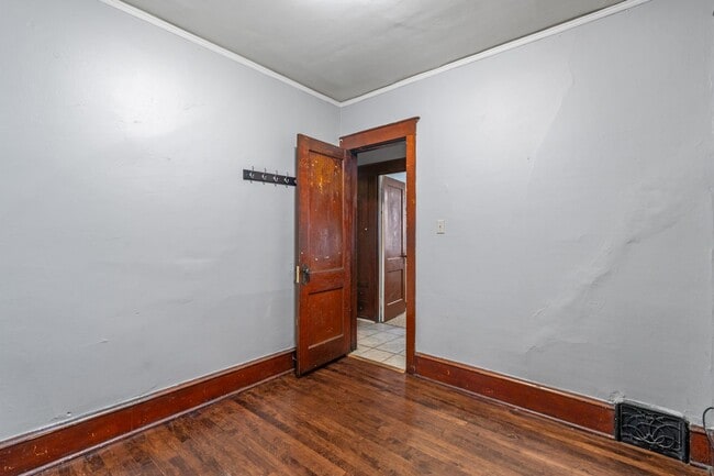 Building Photo - Murray house