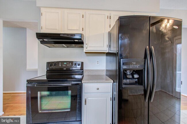 Building Photo - 351 Skyview Dr