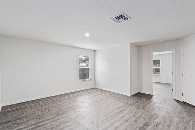 Building Photo - 1153 Magnolia St