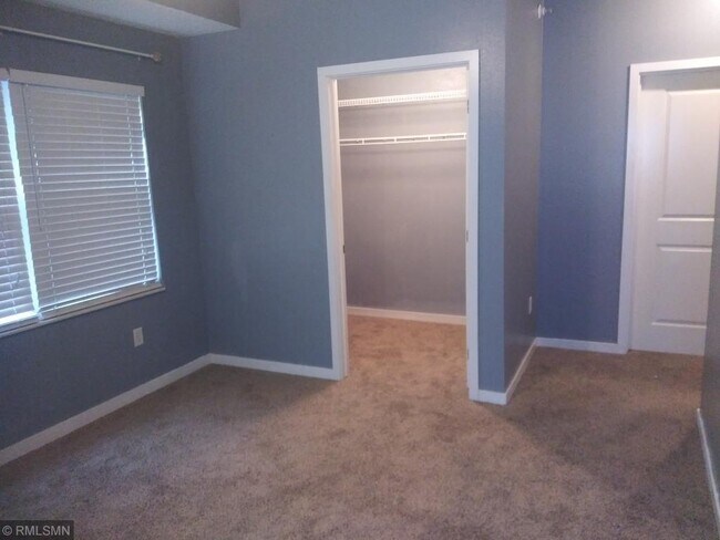 Building Photo - 619 SE 8th St