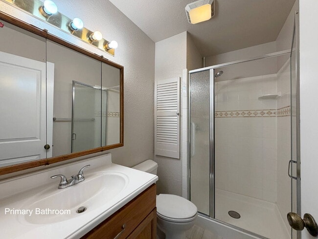Building Photo - 5-Bedroom Aurora Home with Smart Layout & Private Lower-Level Entrance