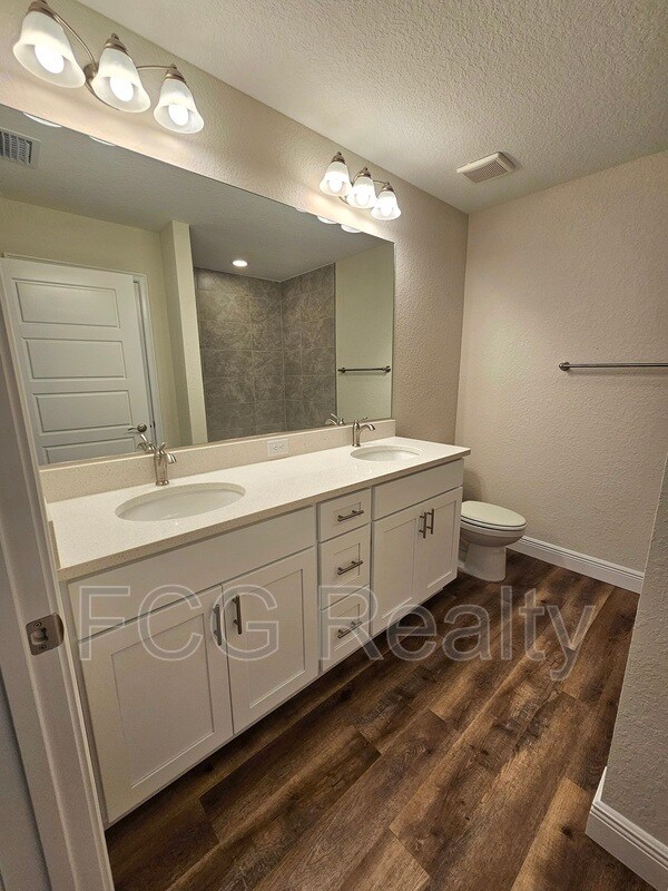 Building Photo - 661 E Vercelli Ln
