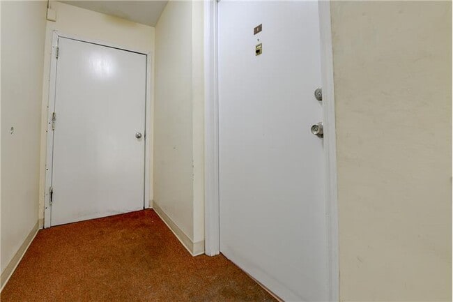 Building Photo - 6 College Dr