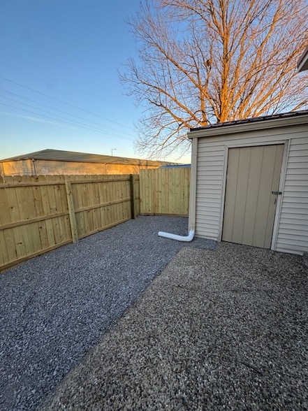 Building Photo - 6605 Vandre Ave