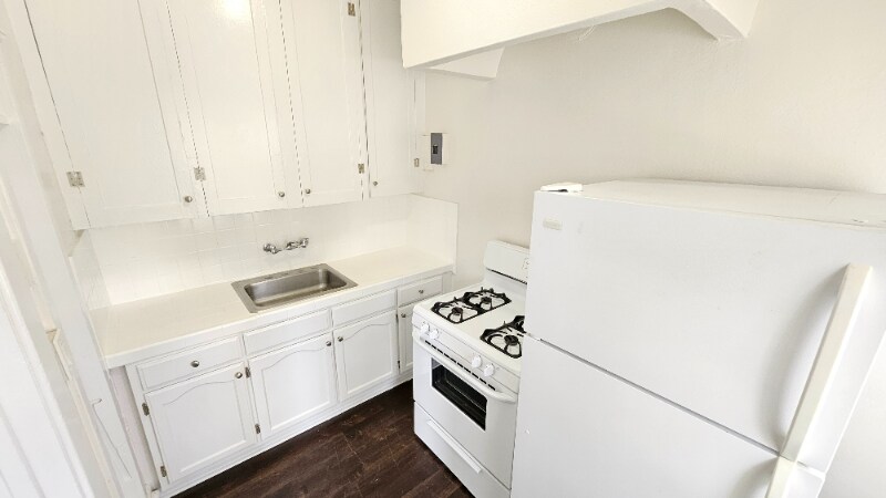 Building Photo - 1026 Ingraham St