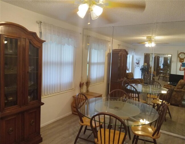Building Photo - 2467 Finlandia Ln