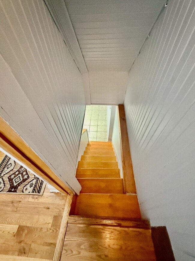 Building Photo - SPACIOUS & MODERN 3 BED/1.5 BA HOUSE w/ Central AC-HARDWOOD Flooring-WASHER/DRYER & Rear PATIO in...