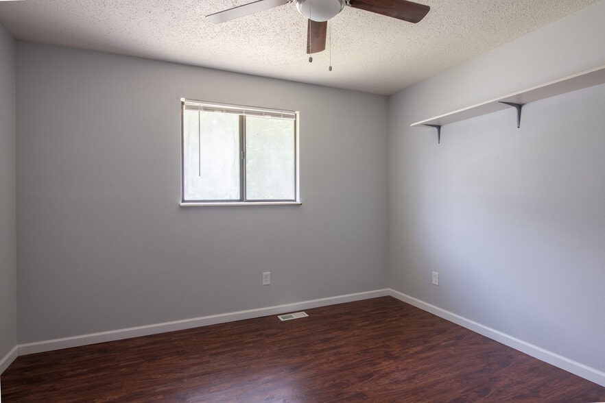 Building Photo - 11 Carriage Lane