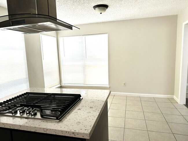Building Photo - 4234 Willow Beach Dr