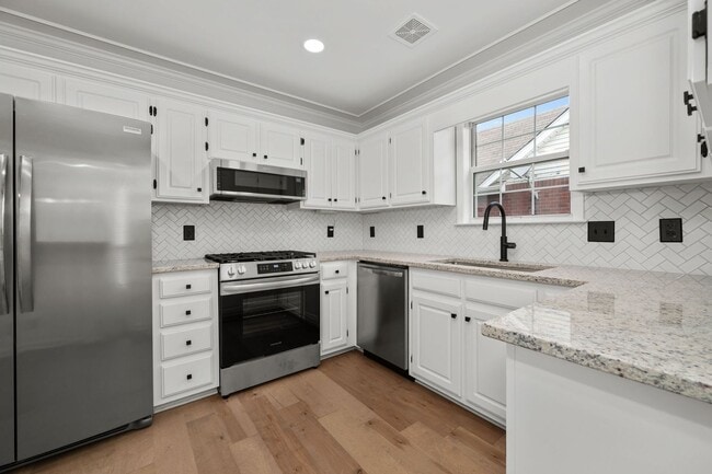 Building Photo - Black Fox Crossing Townhome