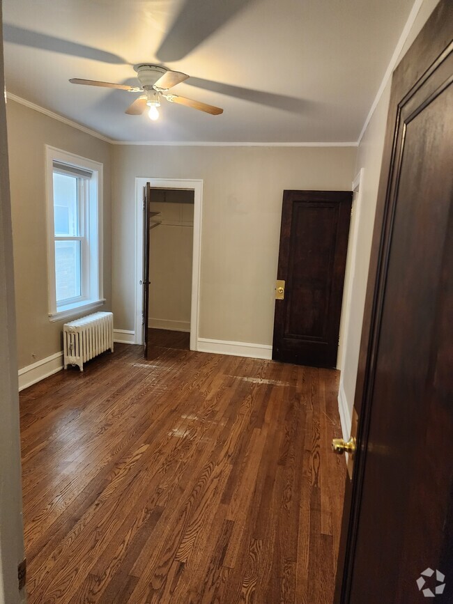 Building Photo - 4842 Elm St