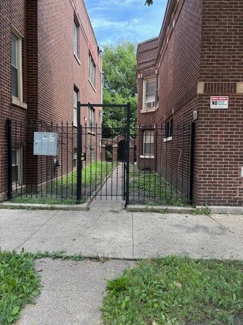 Building Photo - 1021 N Lamon Ave
