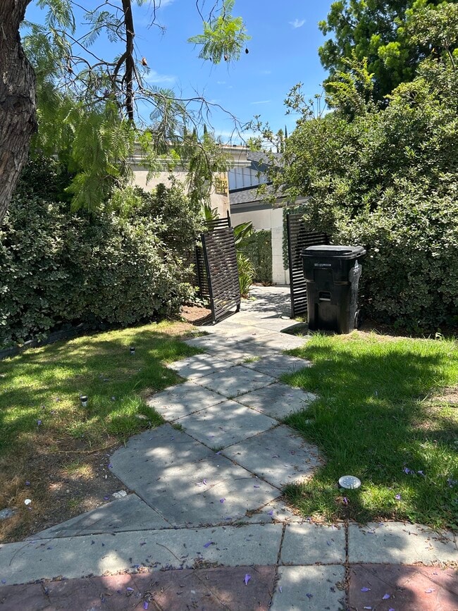 Building Photo - 15737 Sutton St