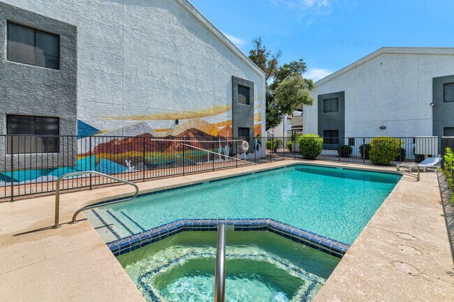 Building Photo - Ground-Floor 1-Bed Condo with Access to Co...
