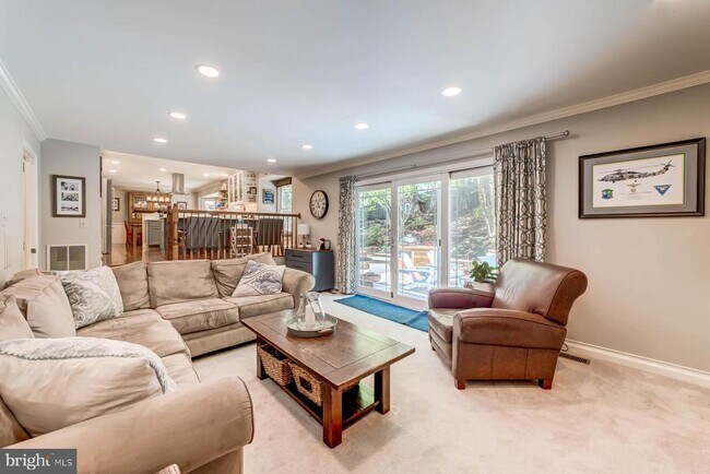 Building Photo - 13930 S Springs Dr