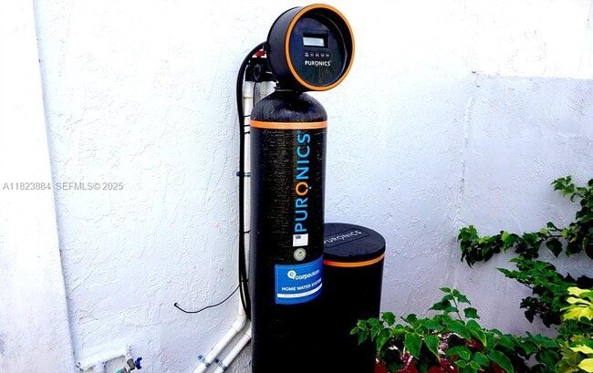 Building Photo - 1705 San Remo Cir