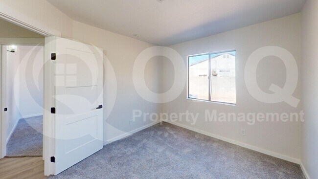 Building Photo - 1826 W Holland Dr