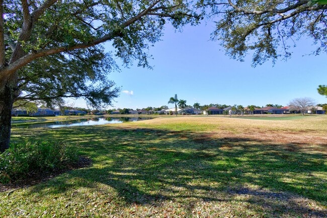 Building Photo - 2 Bedroom with Den and Garage. Over !800 Sq. Ft under air