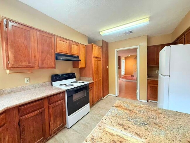 Building Photo - 6418 Gladewell Dr