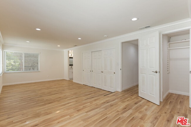 Building Photo - 10227 Autumn Leaf Cir