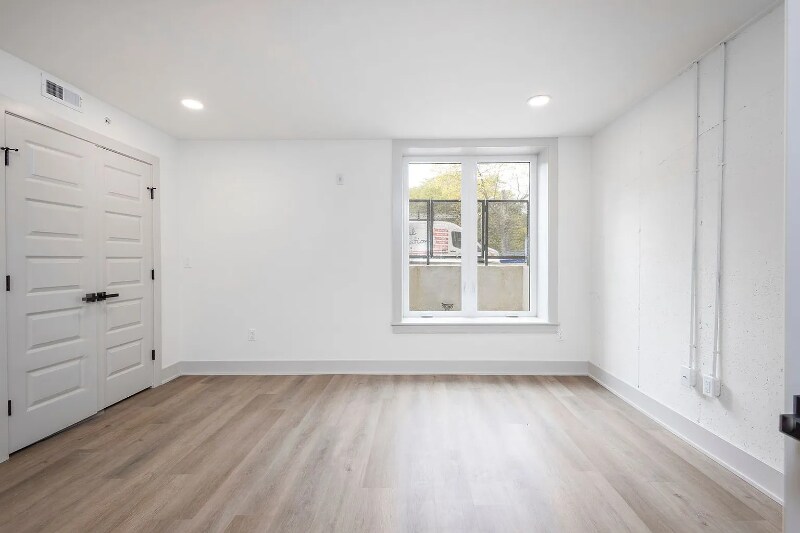 Building Photo - 2233 N 33rd St