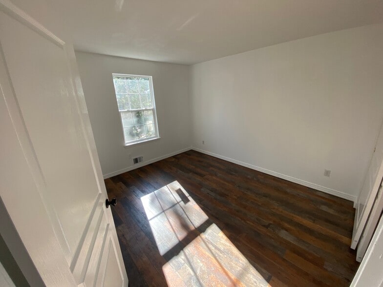 Building Photo - 627 S Depew St