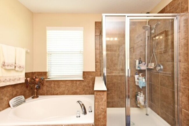 Building Photo - 3/2.5 townhouse in gated Winter Park community