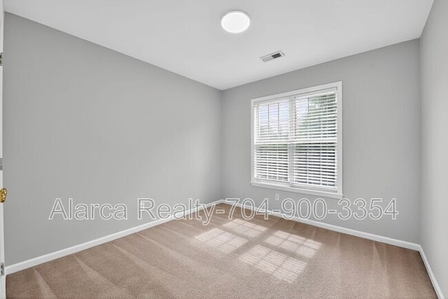 Building Photo - 9205 Mitchell Glen Dr