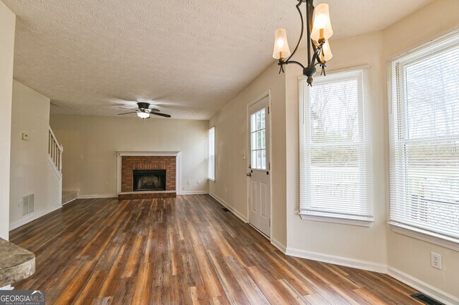 Building Photo - 105 N Oakland Cir