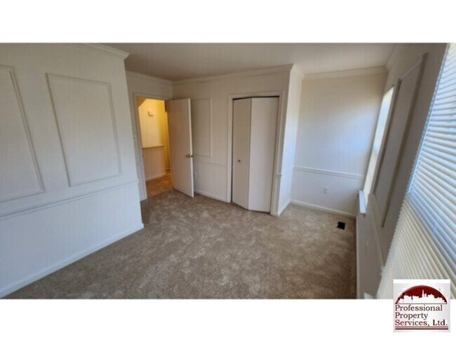 Building Photo - Beautiful 3 Level Townhouse In The Heart Of Frederick!