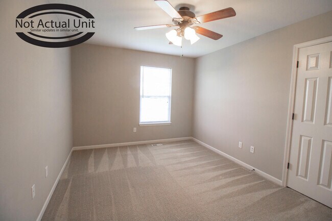 Building Photo - 5000 Derby Ridge Dr