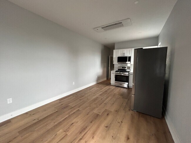 Building Photo - 430 Dickinson St