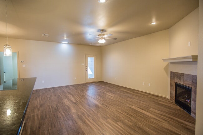 Building Photo - Pre-Leasing - Endearing Home in North Overton!