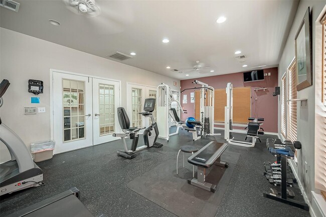 Building Photo - 2255 Braeswood Park Dr