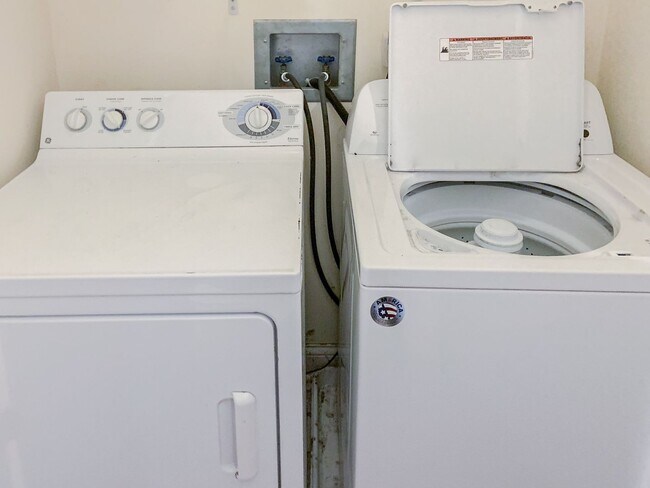 Building Photo - 2927-29 N. Southport