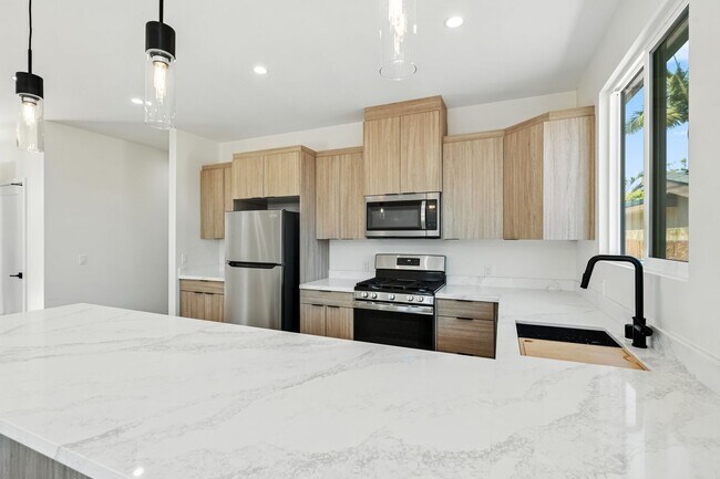 Building Photo - 5142 Los Robles Dr