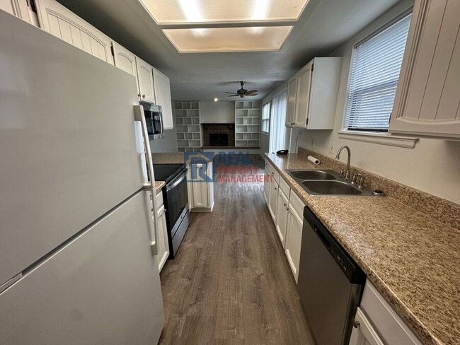 Building Photo - 3528 S Richfield St