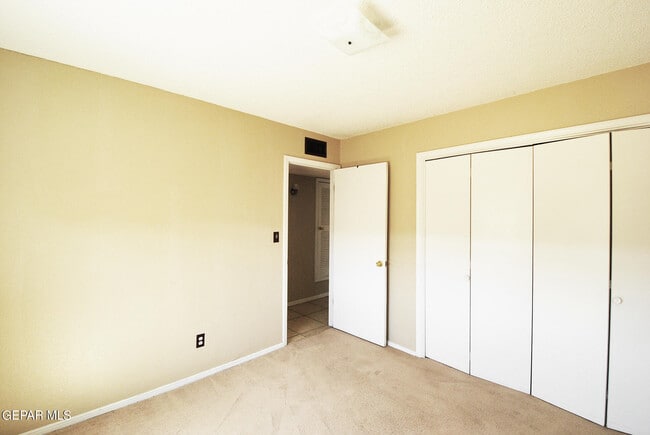 Building Photo - 216 Cutlass Dr
