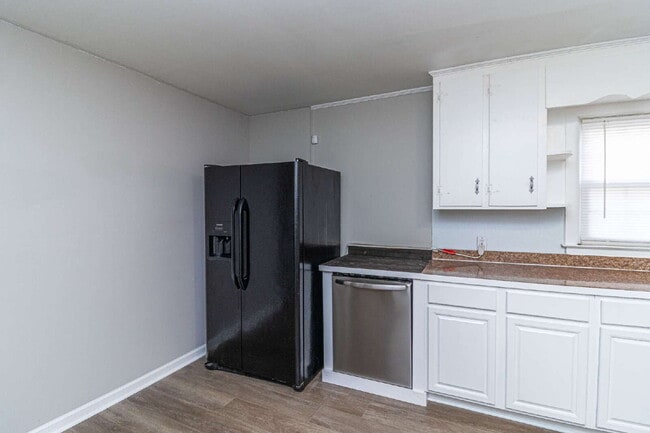 Building Photo - Newly Renovated Brick Ranch! Convenient Goldsboro location close to US Hwy 117/US Hwy 70!