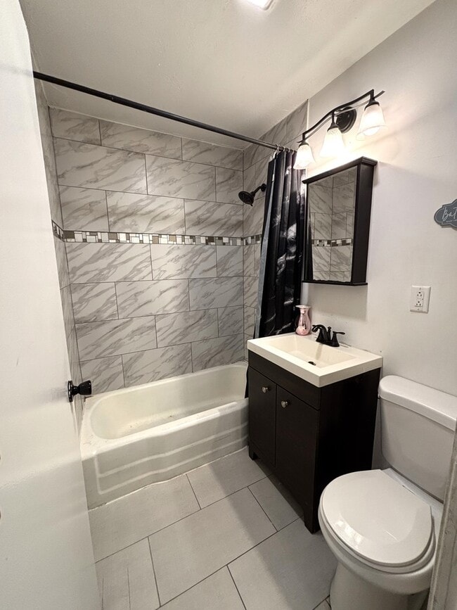 Building Photo - 140 Hickory Dr