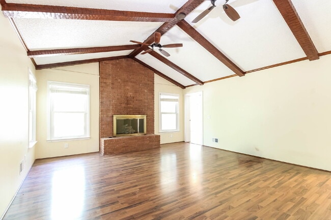 Building Photo - Charming 3-Bed, 2-Bath Home in Columbia’s Serene Highgate Neighborhood!