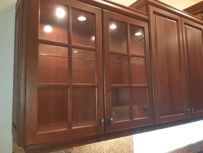 Building Photo - Annual unfurnished 3/2 SFH with pool in The Oaks!