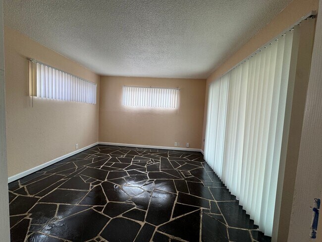 Building Photo - 2654 E Saginaw Way