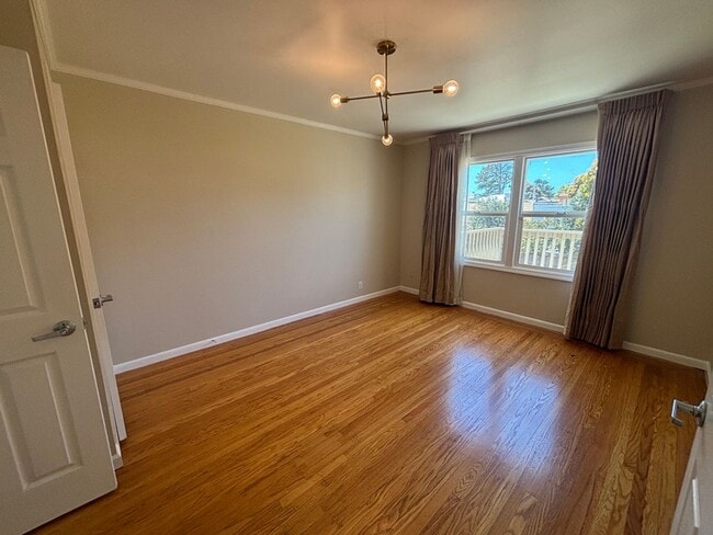 Building Photo - Bright & Spacious Single Family Home - Par...