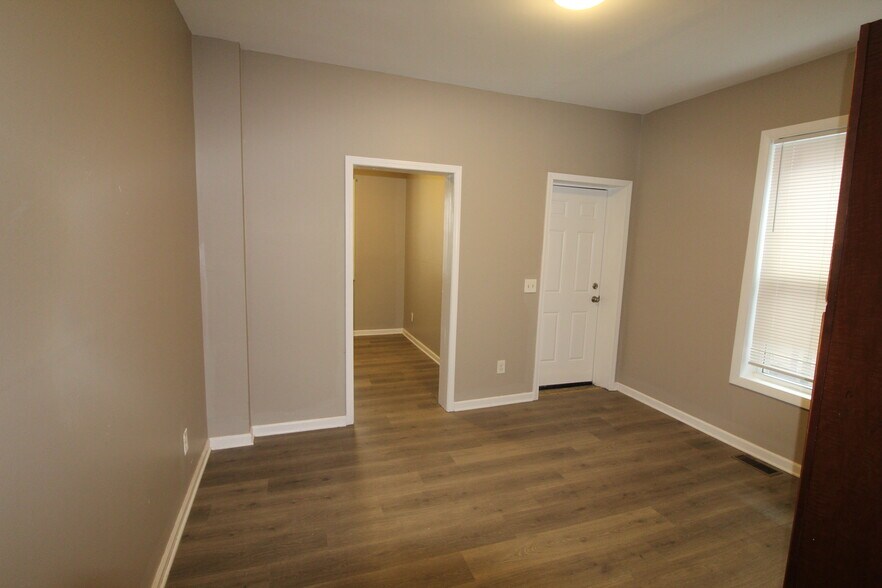 Building Photo - 392 N Garfield Ave